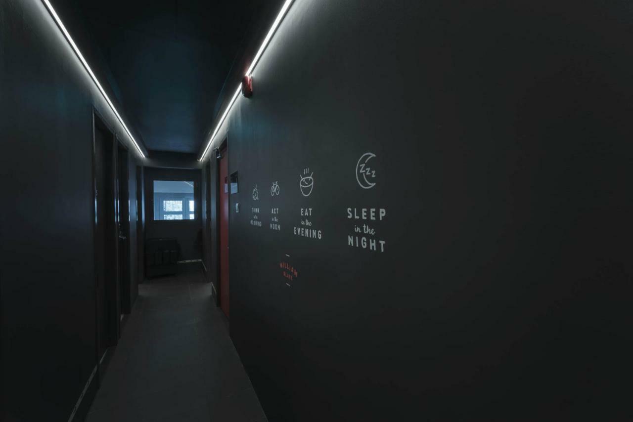 Eighteen By Three Kapselhotel Singapur