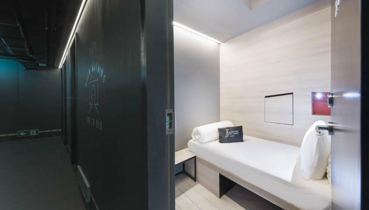 Kapselhotel Eighteen By Three